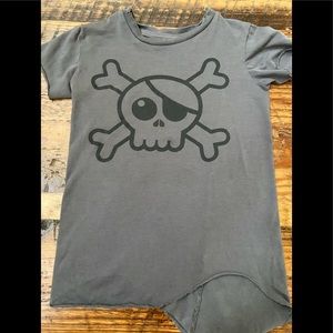 Nununu Asymmetrical skull Tee